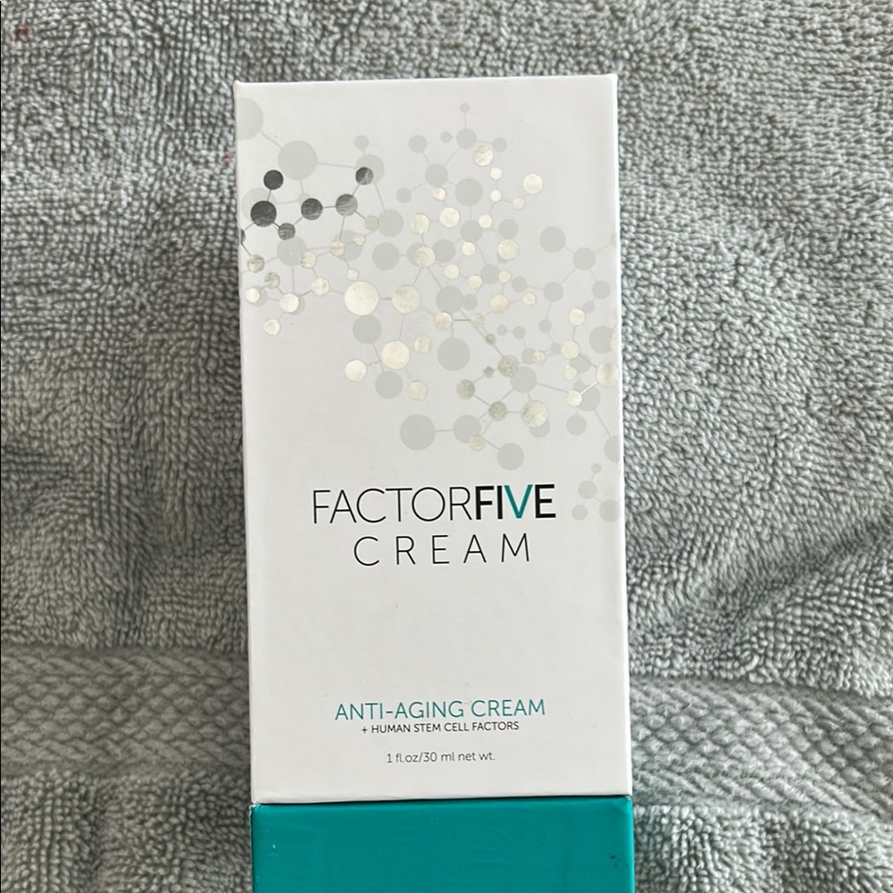 Anti-Aging Cream combines powerful human stem cell derived growth factors.